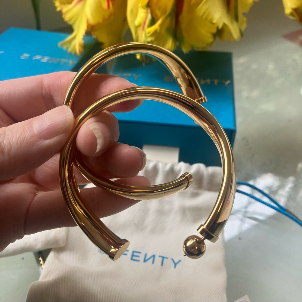 Rare Fenty Luxury Fashion Jewelry, Gold Tone Twist Hoops and Bracelet Set - Picture 8 of 10